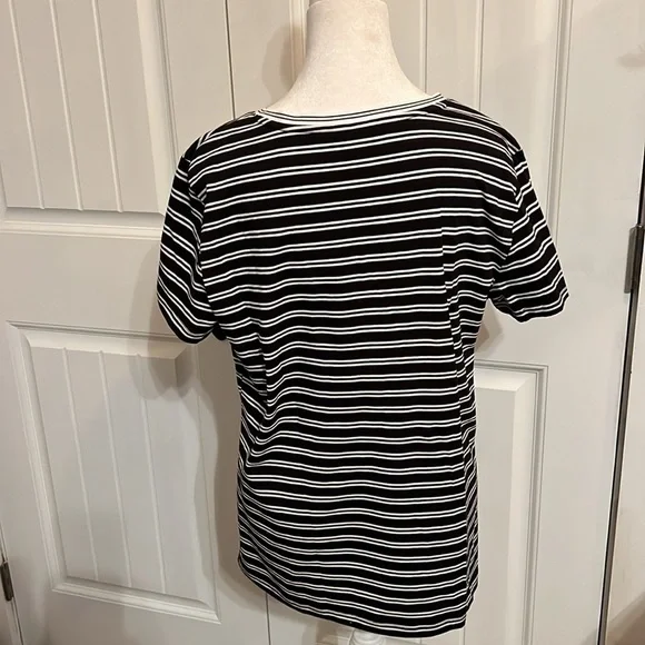 TOMMY HILFIGER Women’s short sleeve black and white striped Large Top - Picture 4 of 7